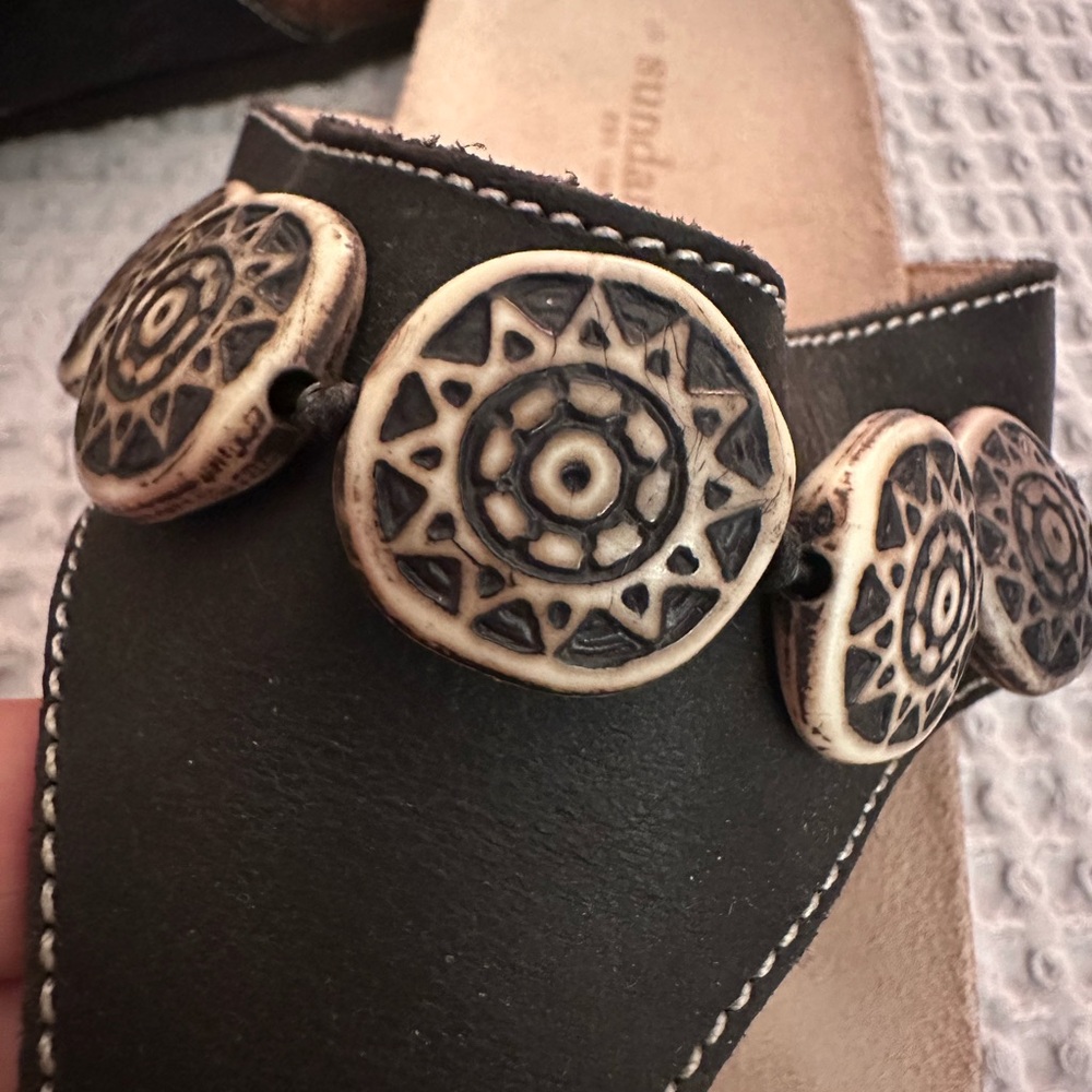Sundance Black Leather Women's Thong Flip Flop Sandals - Picture 4 of 9